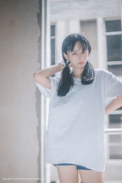 女配她一心礼佛